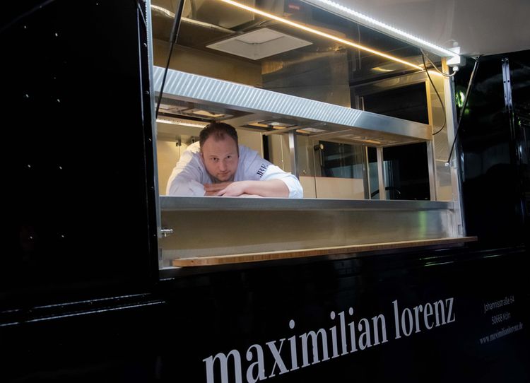 Maximilian Lorenz kann mit seinem Foodtruck, der von Palux ausgestattet wurde, von überall aus kochen