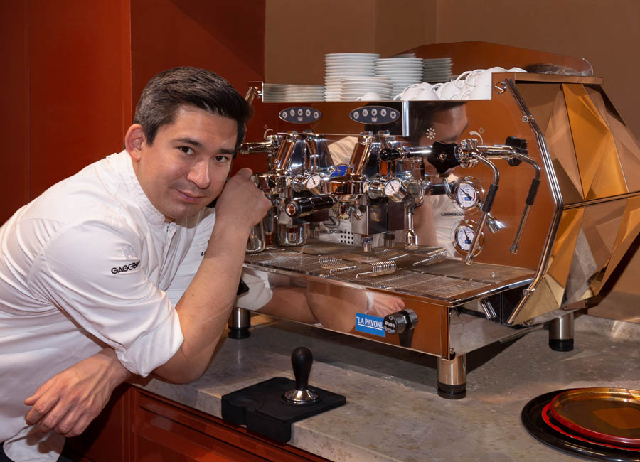 Tohru Nakamura setzt in seinem Münchener Fine-Dining Restaurant Tohru in der Schreiberei auf erstklassigen Kaffegenuss mit der Kaffeemaschine la Pavoni Diamante SV 